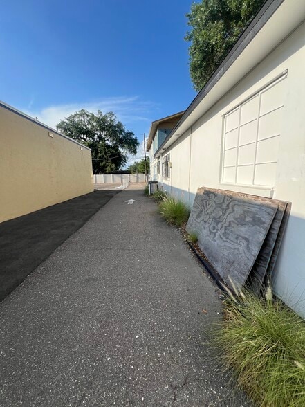 More Photos Of 3309 W Kennedy Blvd, Tampa Storefront Retail Residential For Lease