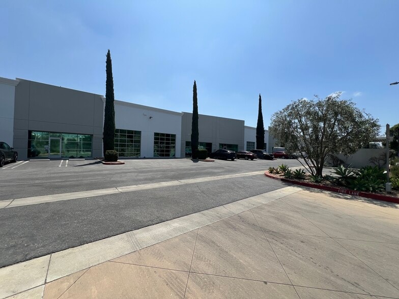 More Photos Of 7500-7536 Tyrone Ave, Van Nuys Service For Sale