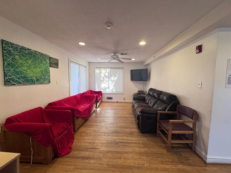 More Photos Of 7217 Poplar St, Annandale Office Residential For Sale