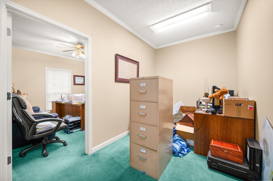 More Photos Of 1603 Melrose St, Pineville Office For Sale