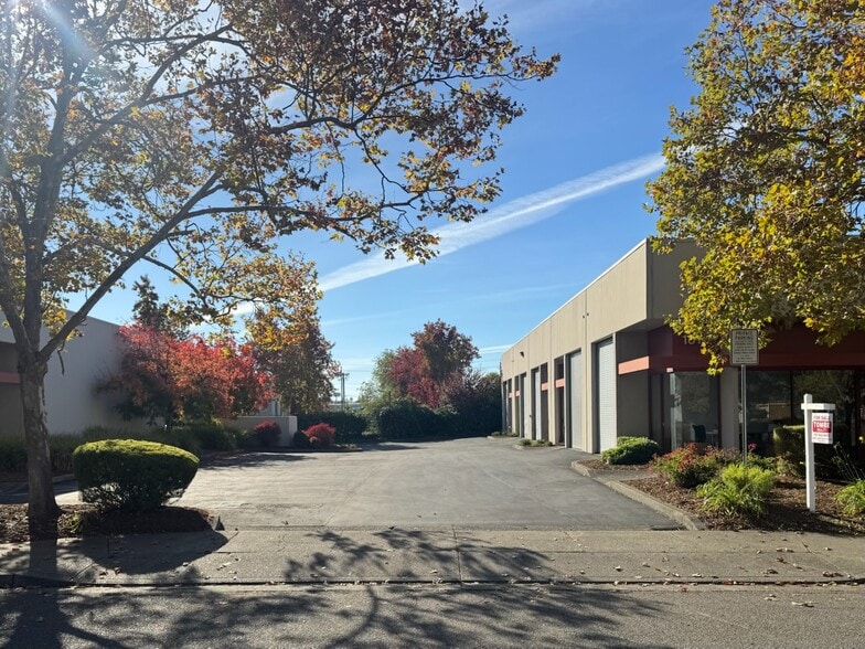 More Photos Of 1814 Empire Industrial Ct, Santa Rosa Warehouse For Sale