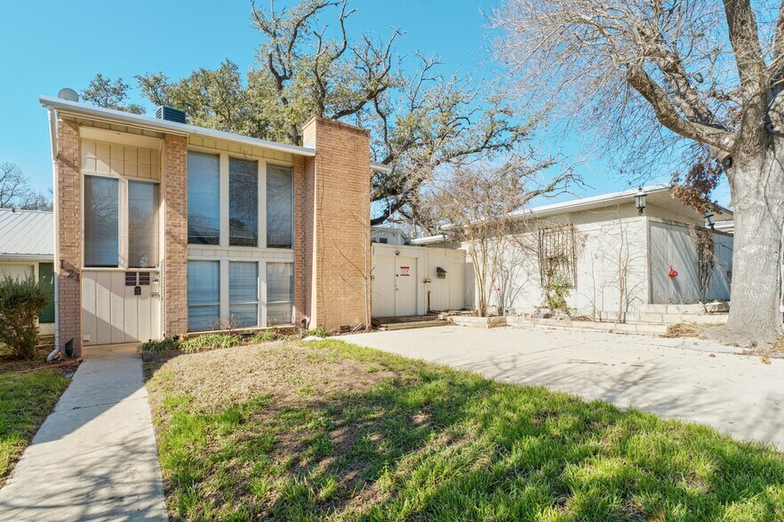 Primary Photo Of 121 Scott St, San Marcos Office Residential For Sale