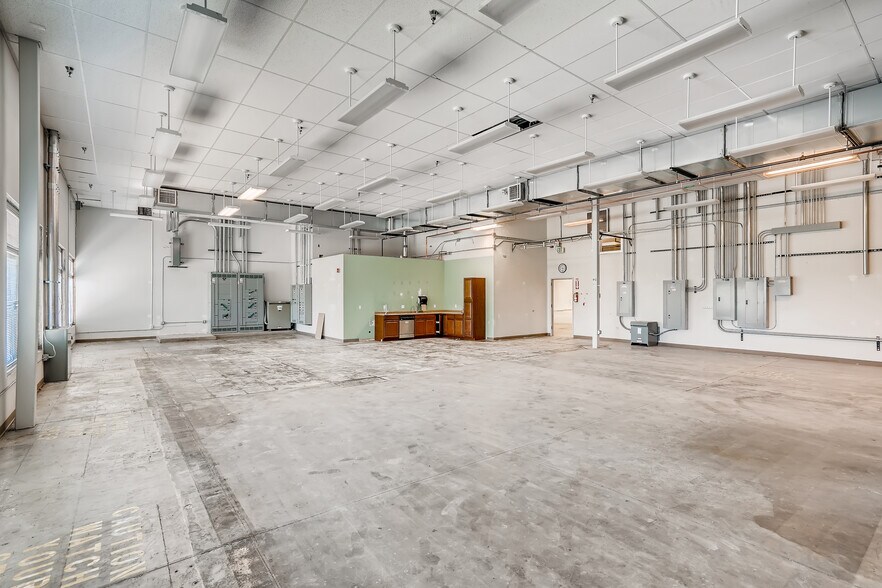 More Photos Of 6446 S Kenton St, Centennial Flex For Lease