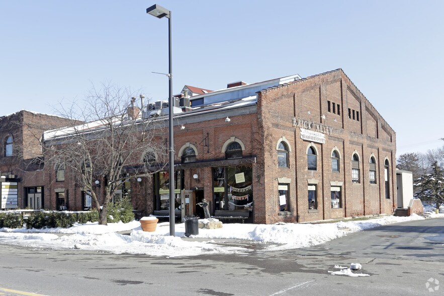 More Photos Of 421-423 S Main St, Stillwater Storefront Retail Office For Lease