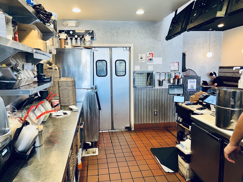 More Photos Of 1431-1449 Colorado Blvd, Pasadena Restaurant For Lease