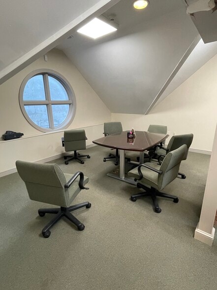 More Photos Of 40 Church St, White Plains Bank For Lease