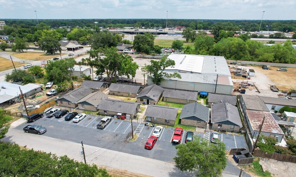 More Photos Of 8814 Manus St, Houston Apartments For Sale