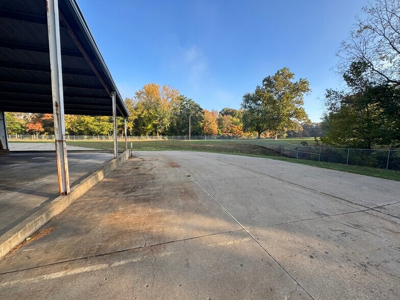More Photos Of 4616 Enterprise Dr, Bartonville Industrial For Sale