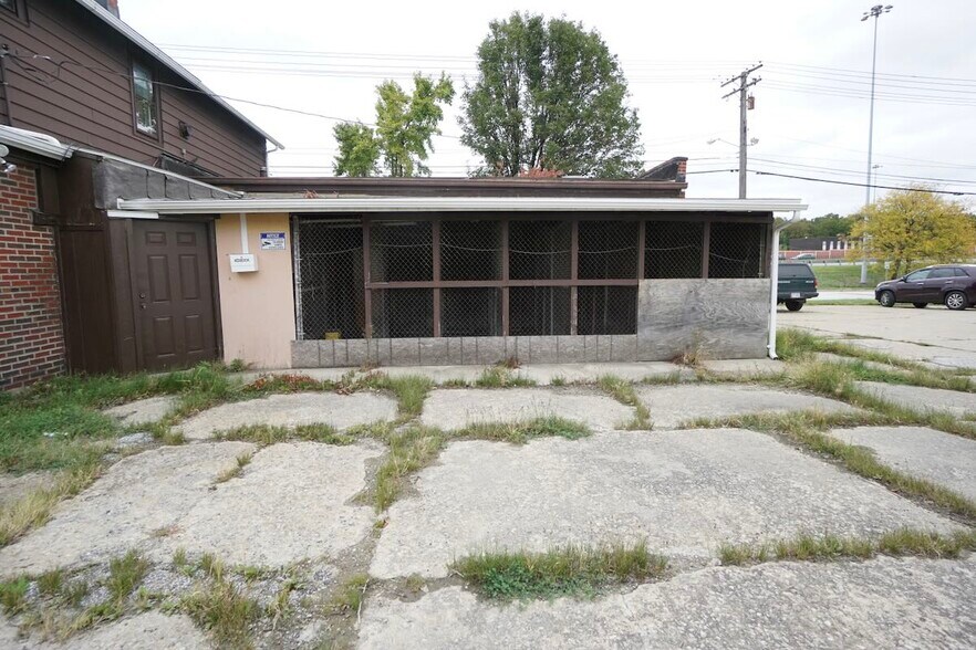 More Photos Of 25580 Lakeland Blvd, Euclid Veterinarian Kennel For Sale