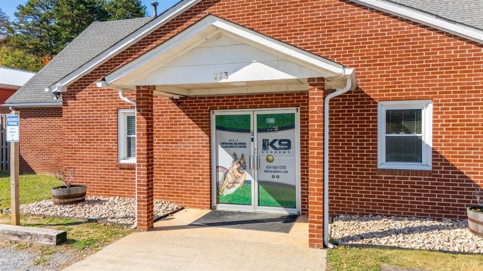 More Photos Of 273 Riverbend Rd, Altavista Showroom For Sale