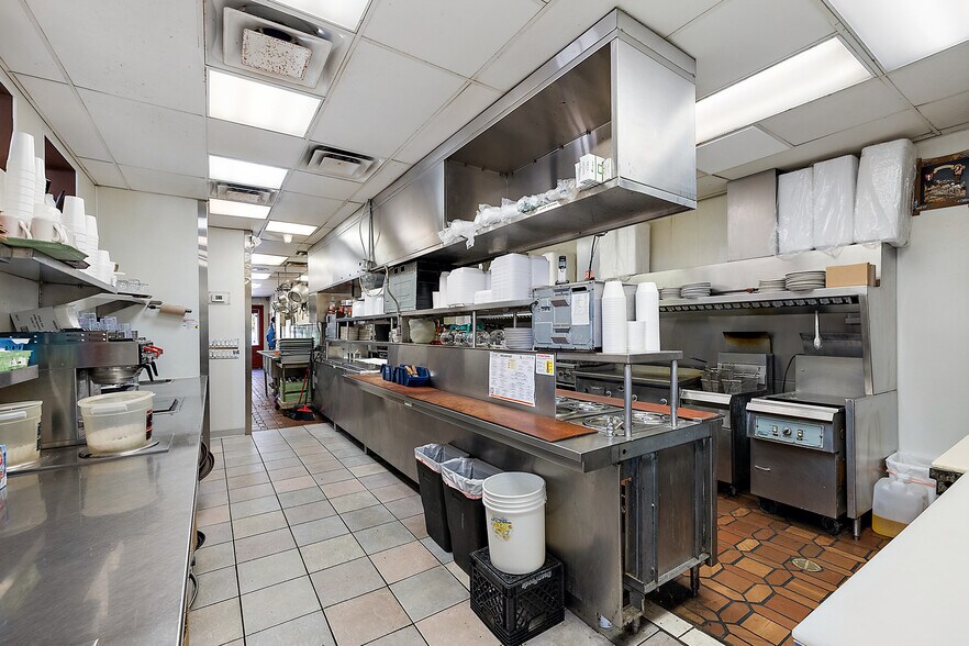 More Photos Of 37116 S Groesbeck Hwy, Clinton Township Restaurant For Sale