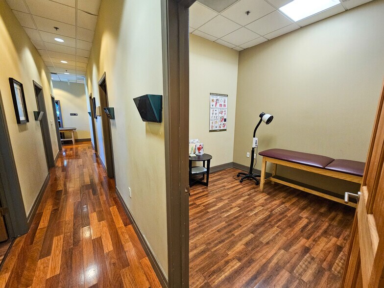 More Photos Of 3160 Garrity Way, Richmond Office For Sale