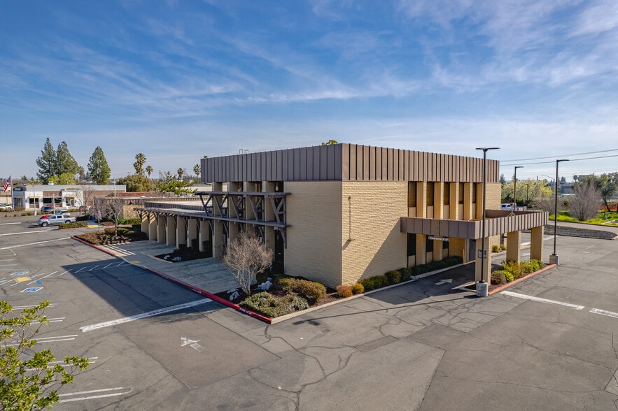 More Photos Of 110 Harding Blvd, Roseville Loft Creative Space For Lease