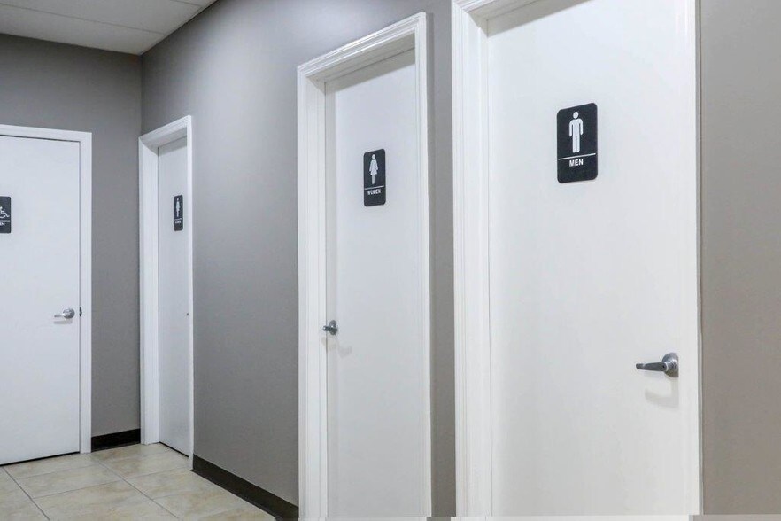 More Photos Of 14101-14105 Mccormick Dr, Tampa Light Manufacturing For Lease