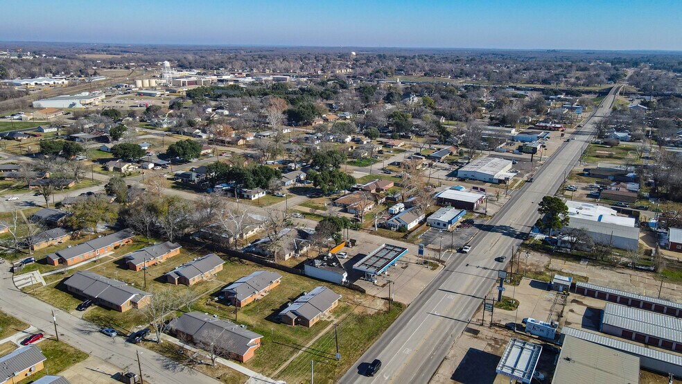 More Photos Of 800 Pine St, Hearne Apartments For Sale