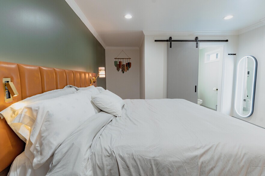 More Photos Of 1107 N Broadway, Santa Maria Hotel For Sale