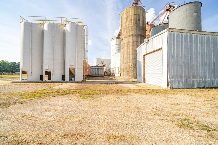 More Photos Of 220 Progress Blvd, Longview Warehouse For Sale