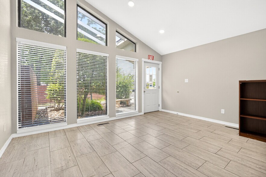 More Photos Of 2400 Tee Cir, Norman Medical For Lease