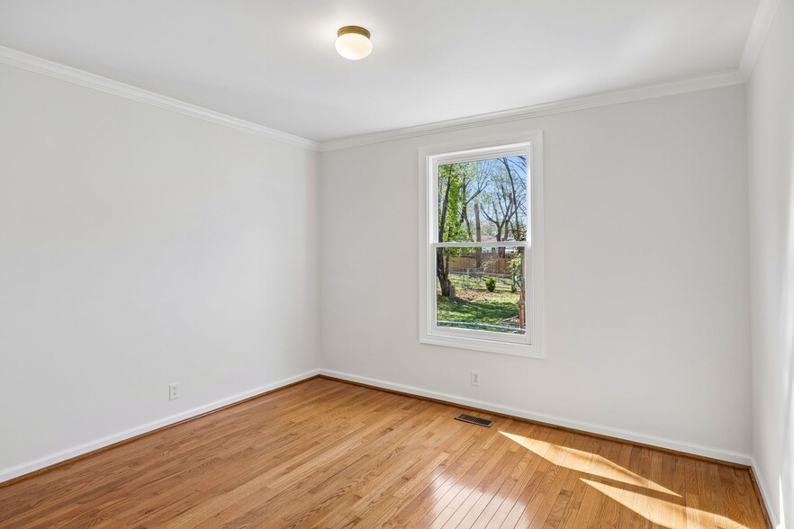 More Photos Of 1910 Redbud Ct, Franklin Multifamily For Sale