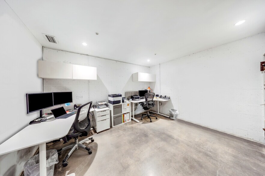 More Photos Of 7300 NW 35th Ave, Miami Showroom For Lease