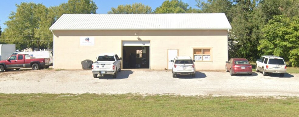 More Photos Of 704 S Metcalf Rd, Louisburg Warehouse For Lease