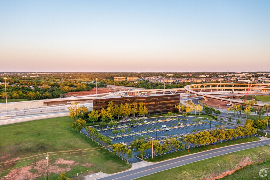 More Photos Of 5801 N Broadway Ext, Oklahoma City Office For Lease