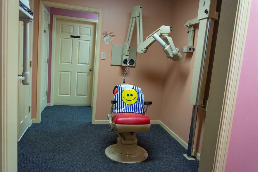 More Photos Of 1304 14th Ave SE, Decatur Medical For Sale