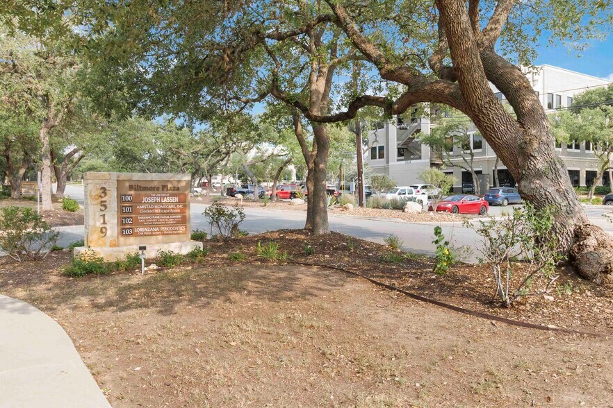 More Photos Of 3519 Paesanos Pky, Shavano Park Office For Lease