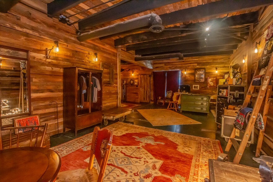 More Photos Of 114-116 17th Ave S, Nashville Office For Sale