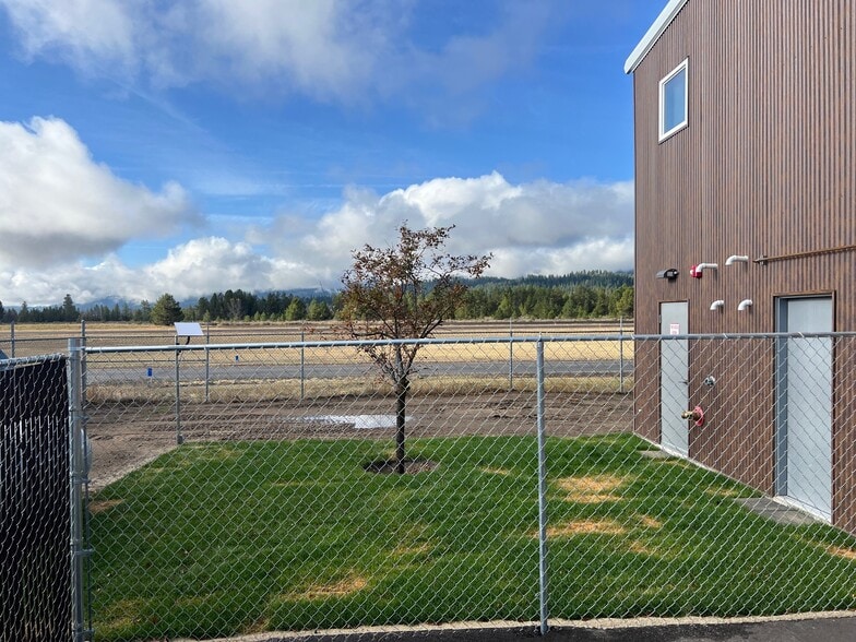 More Photos Of 1435 Main St, Cascade Warehouse For Sale