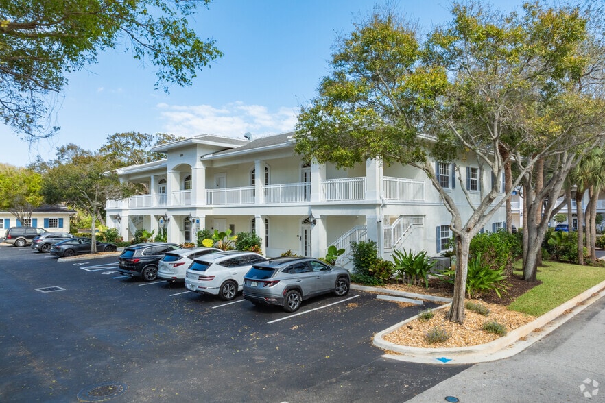 More Photos Of 100 Village Square Crossings, Palm Beach Gardens Medical For Lease