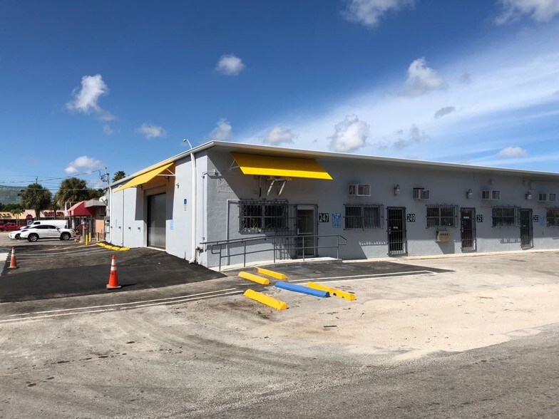 Primary Photo Of 247-255 NE 166th St, Miami Flex For Lease