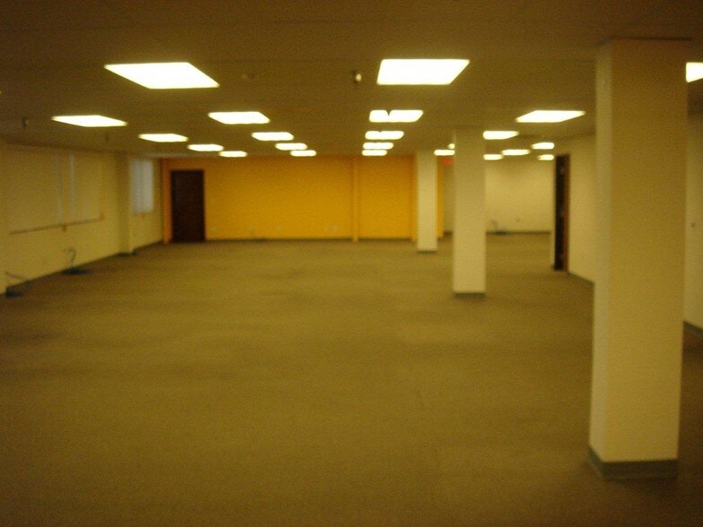 More Photos Of 12150 S Alameda St, Lynwood Office For Lease