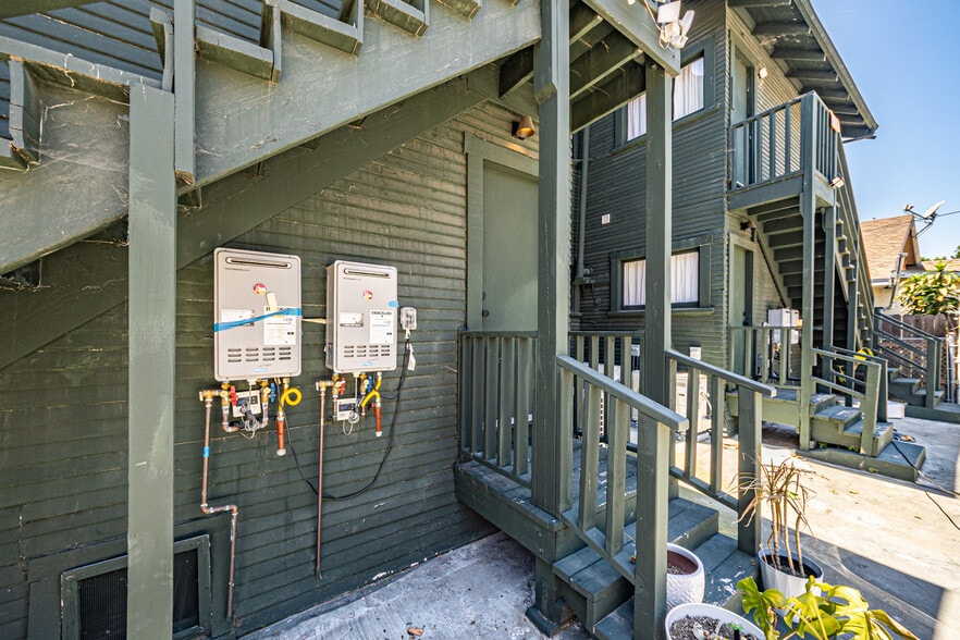 More Photos Of 1807 Montana St, Los Angeles Apartments For Sale
