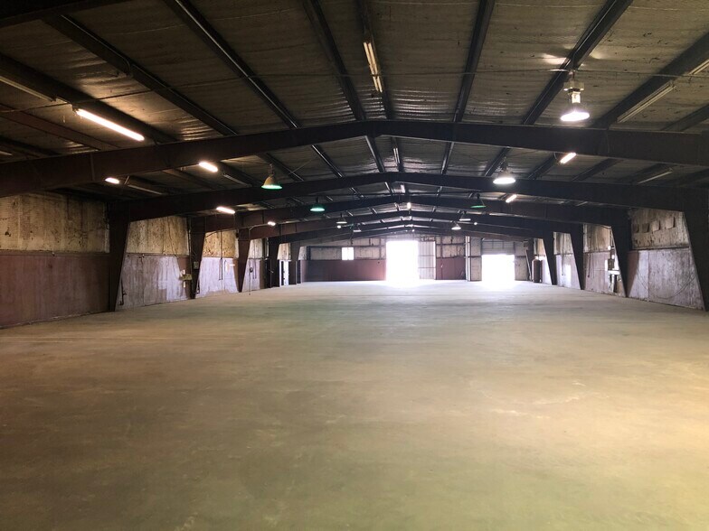 More Photos Of 1000 Ferguson Rd, Corsicana Warehouse For Sale