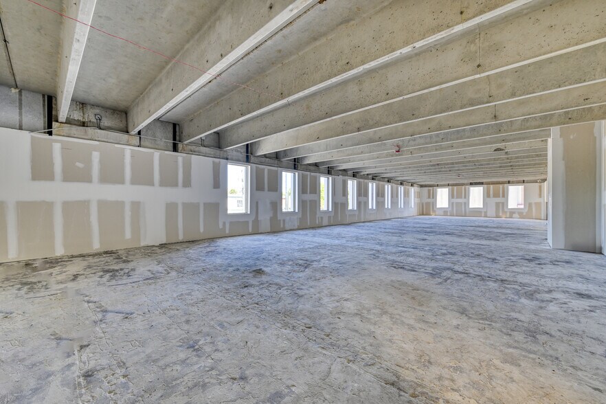More Photos Of 8282 Western Way Cir, Jacksonville Warehouse For Lease
