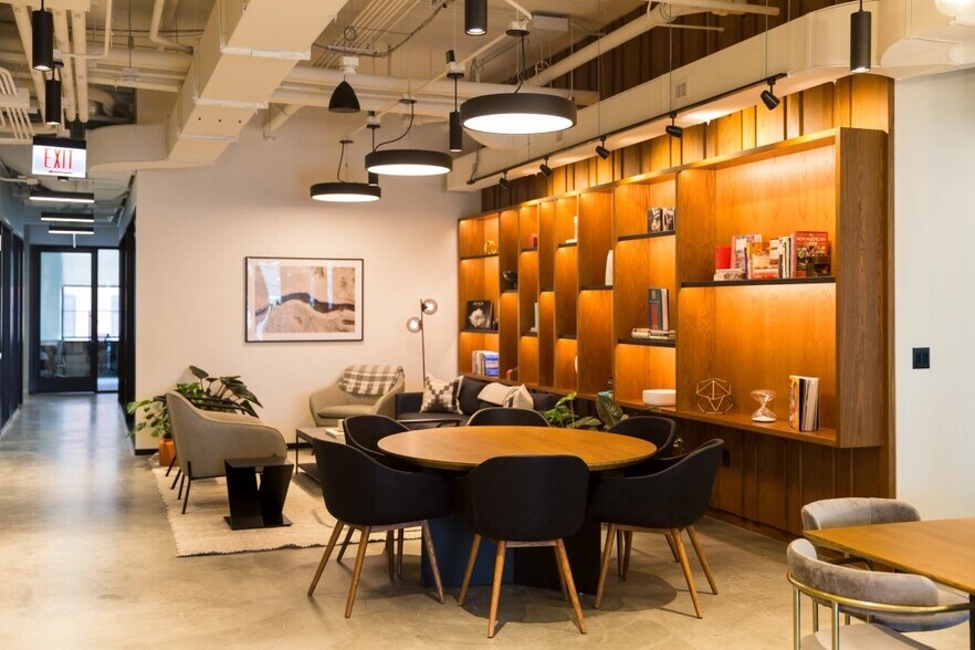 More Photos Of 171 N Aberdeen St, Chicago Coworking Space