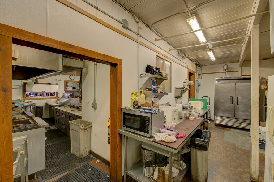 More Photos Of 780-782 US 101, Chinook Restaurant For Sale