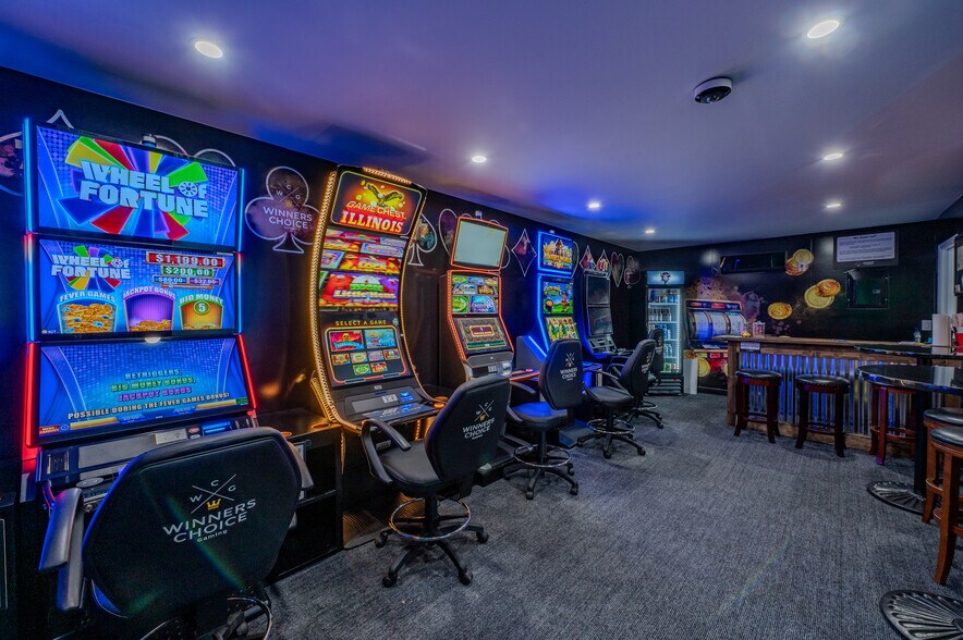 More Photos Of 213 E Market St, Troy Office For Sale