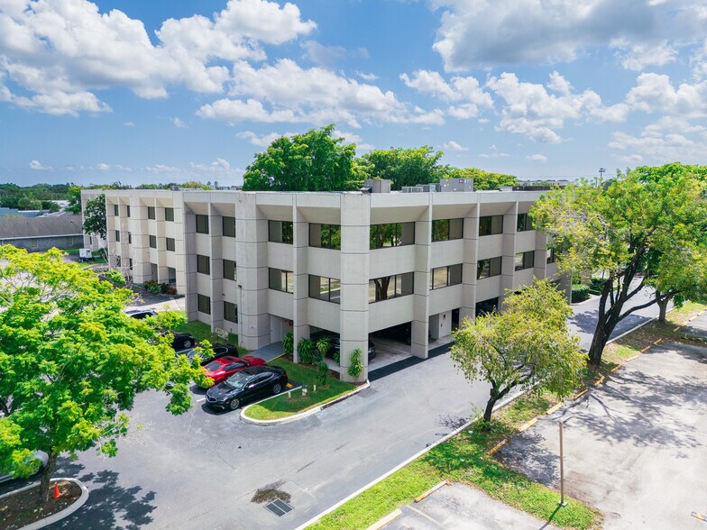 More Photos Of 7501 W Oakland Park Blvd, Lauderhill Loft Creative Space For Lease