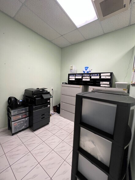 More Photos Of 880 Jupiter Park Dr, Jupiter Light Manufacturing For Sale