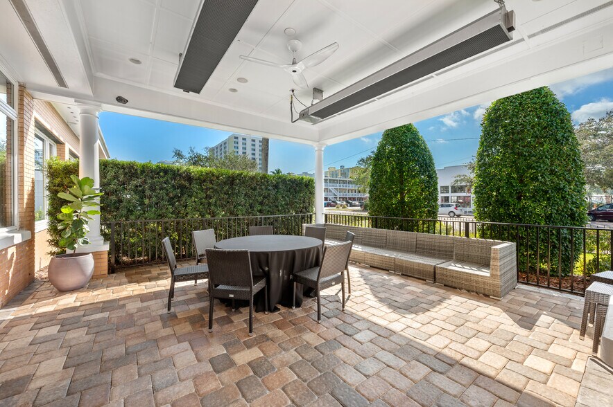 More Photos Of 655 2nd Ave S, Saint Petersburg Restaurant For Sale