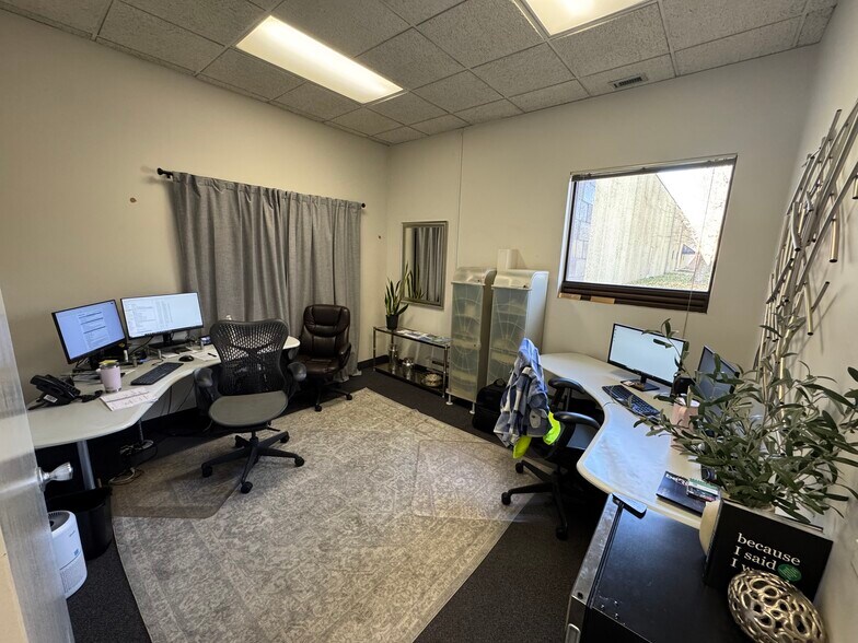 More Photos Of 10100 Crosstown Cir, Eden Prairie Warehouse For Sale