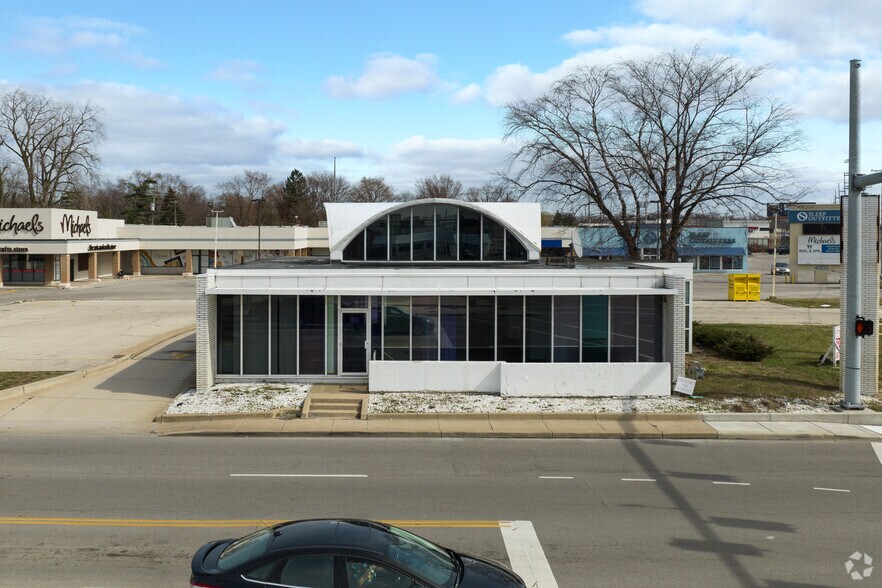 More Photos Of 5072 Monroe St, Toledo Bank For Lease