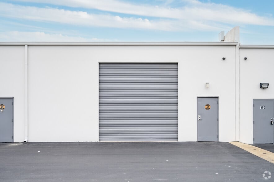 More Photos Of 570 S State College Blvd, Fullerton Warehouse For Sale