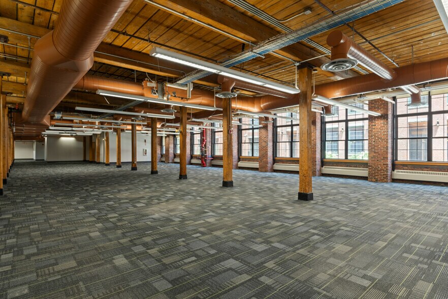 More Photos Of 140 Mill St, Lewiston Office Residential For Sale