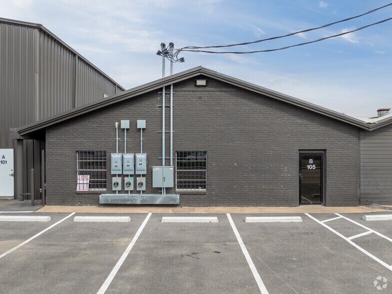 More Photos Of 11110 Bluff Bend Dr, Austin Warehouse For Sale