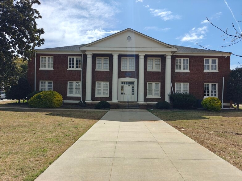 More Photos Of 1115 College Dr, Gaffney Specialty For Sale