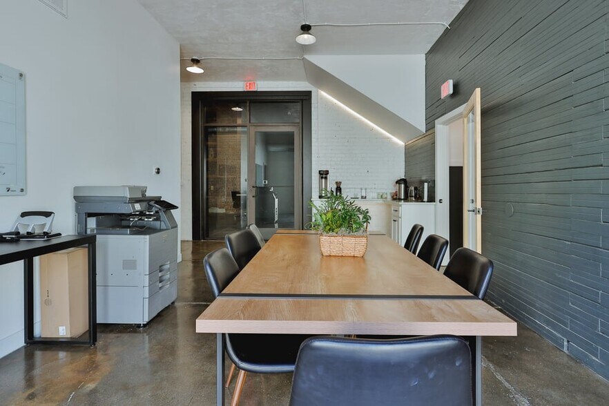 More Photos Of 611 Broadway, Lubbock Storefront For Sale