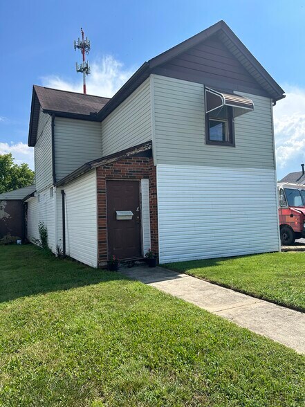 More Photos Of 546 E Dixie Dr, West Carrollton Bar For Sale